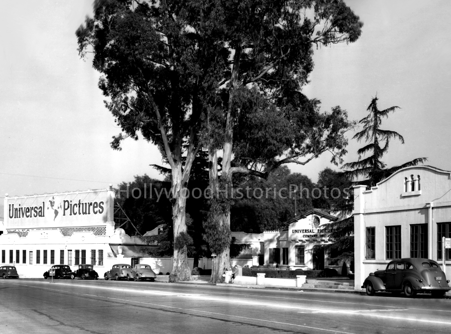 Universal Studios 1949 Administration Bldg. when it was on Lankersim Blvd..jpg